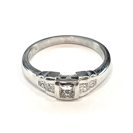 18ct White Gold Diamond Preloved Ring With Diamonds on the Shoulders