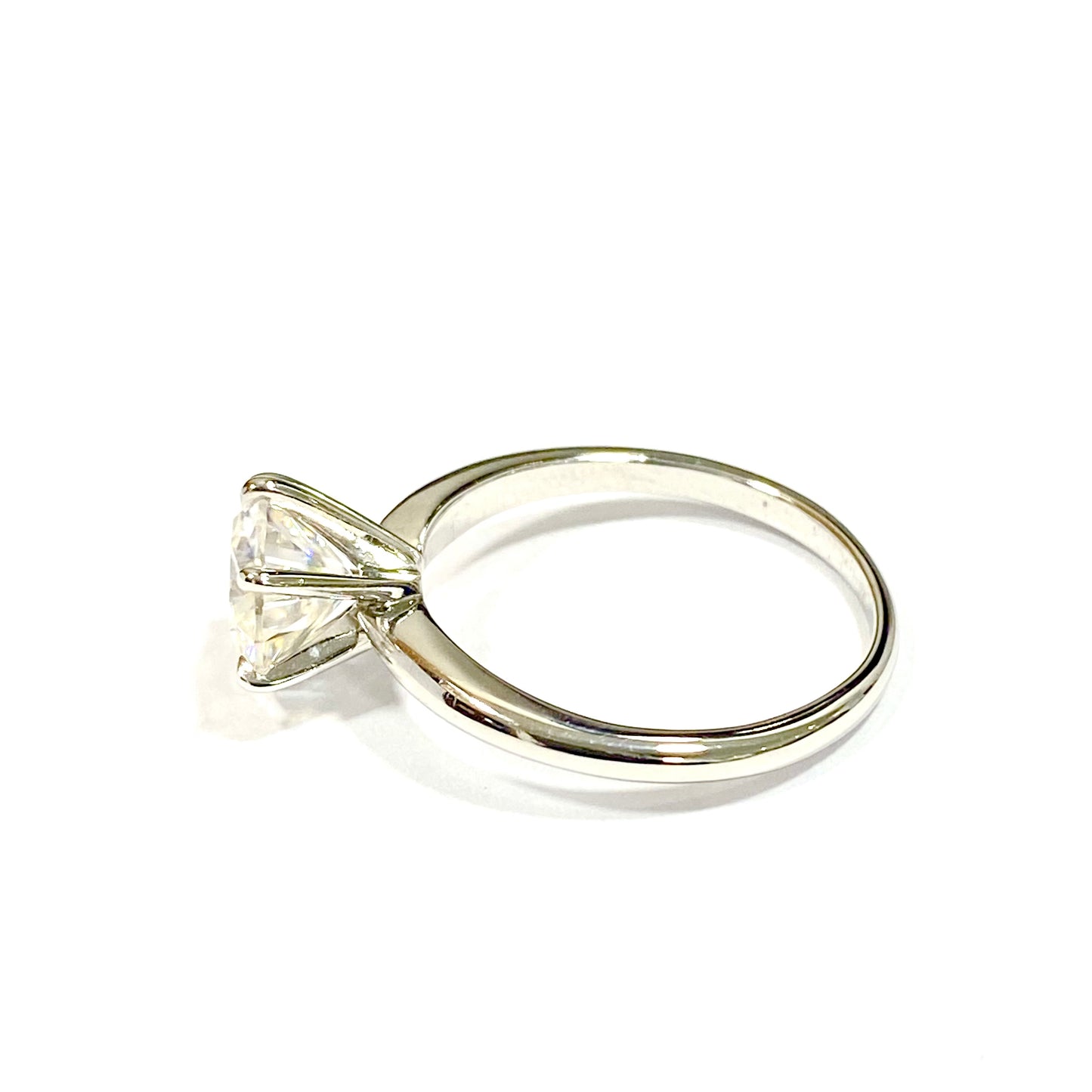 18ct 1.5ct Moissanite set solitaire Ring Pre-loved