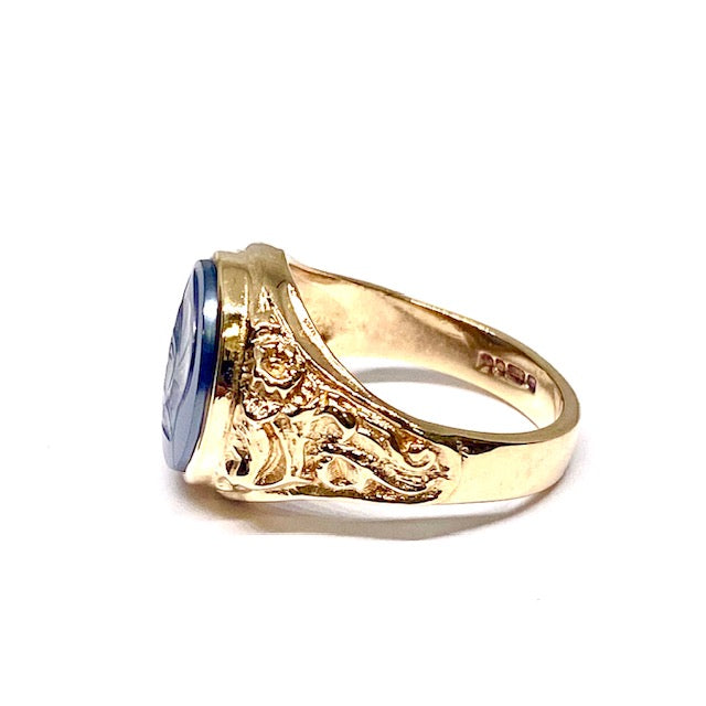 9ct  Gents Yellow Gold Carved Hematite Signet Ring Pre-loved