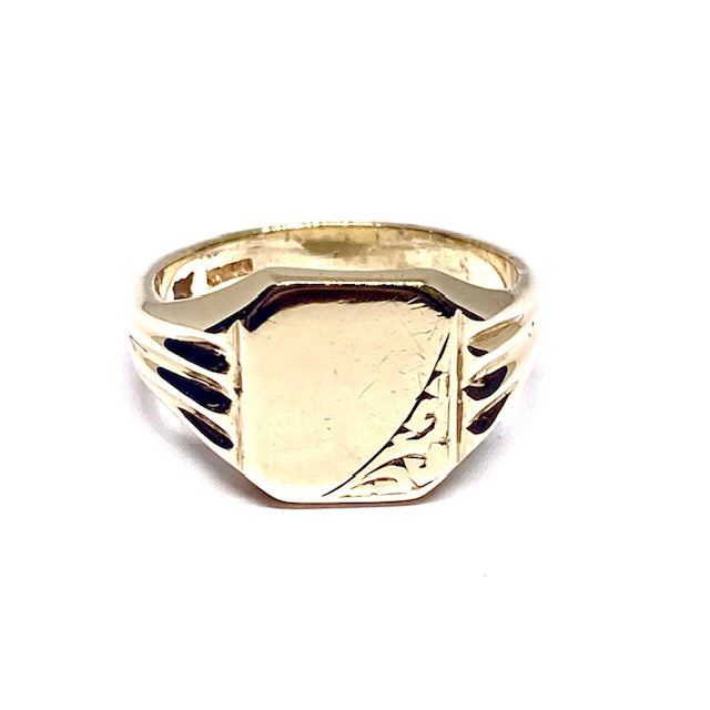 9ct gold  Gents Signet  Ring Pre-Loved With Pattern Engraved top