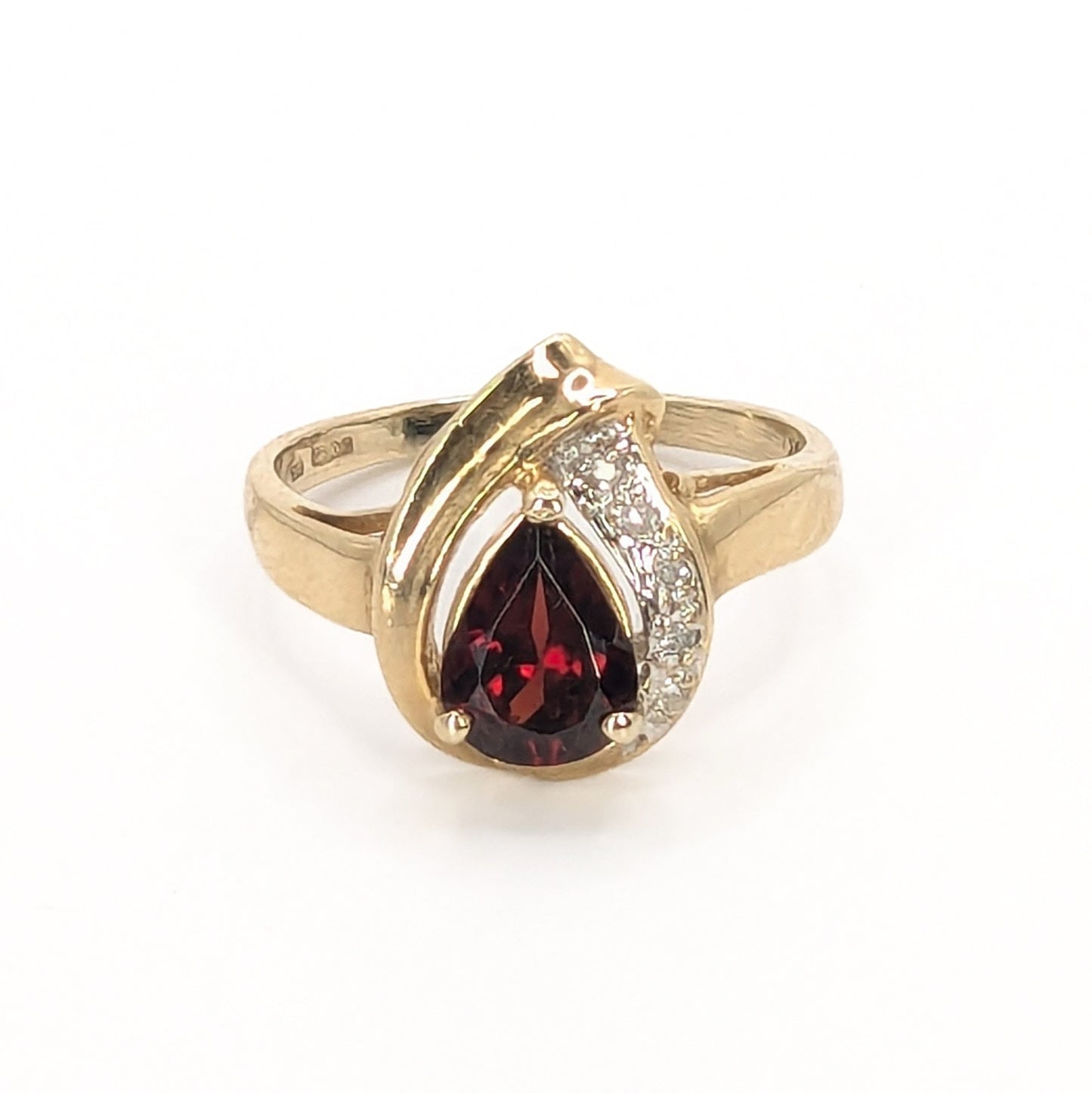 9ct Yellow Gold Garnet Ring - Pre-Loved Ref PLR85