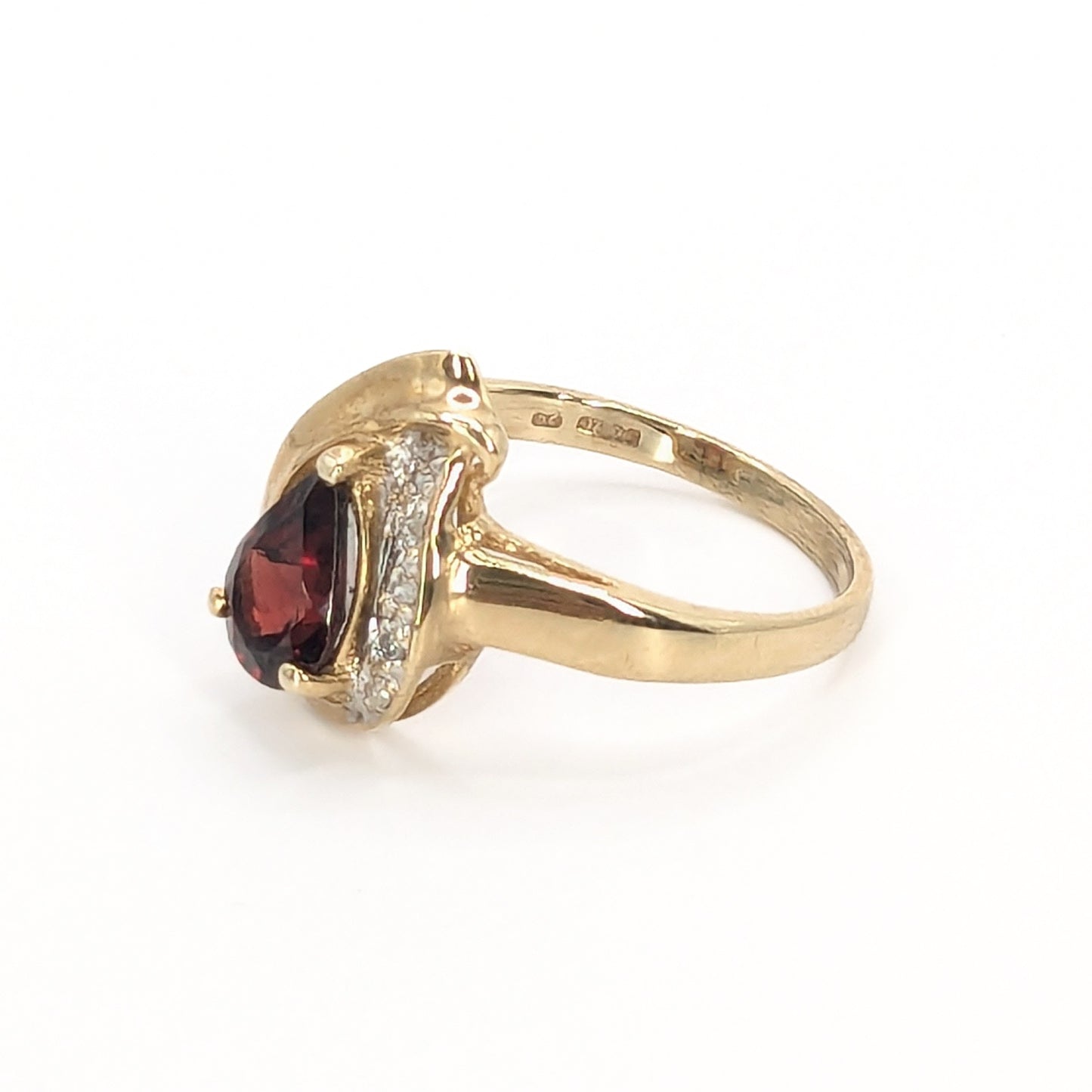 9ct Yellow Gold Garnet Ring - Pre-Loved Ref PLR85