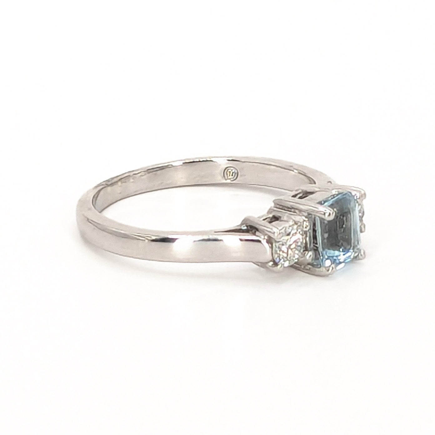 18ct White Gold Aquamarine and Diamonds 3 Stone Ring Pre-Loved ref PLR117
