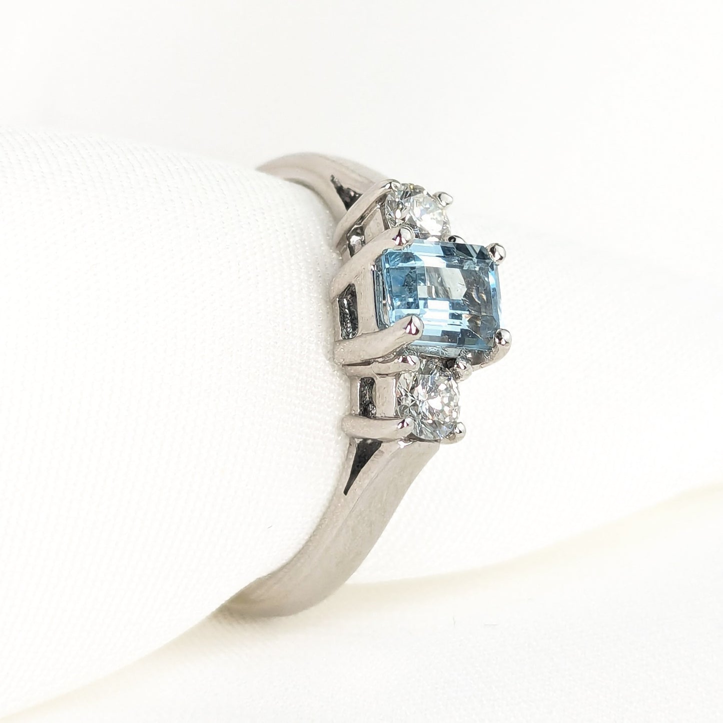 18ct White Gold Aquamarine and Diamonds 3 Stone Ring Pre-Loved ref PLR117