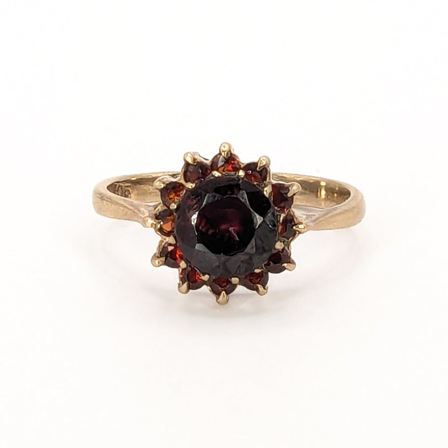 9ct Yellow Gold Garnet Set Ring Pre Loved
