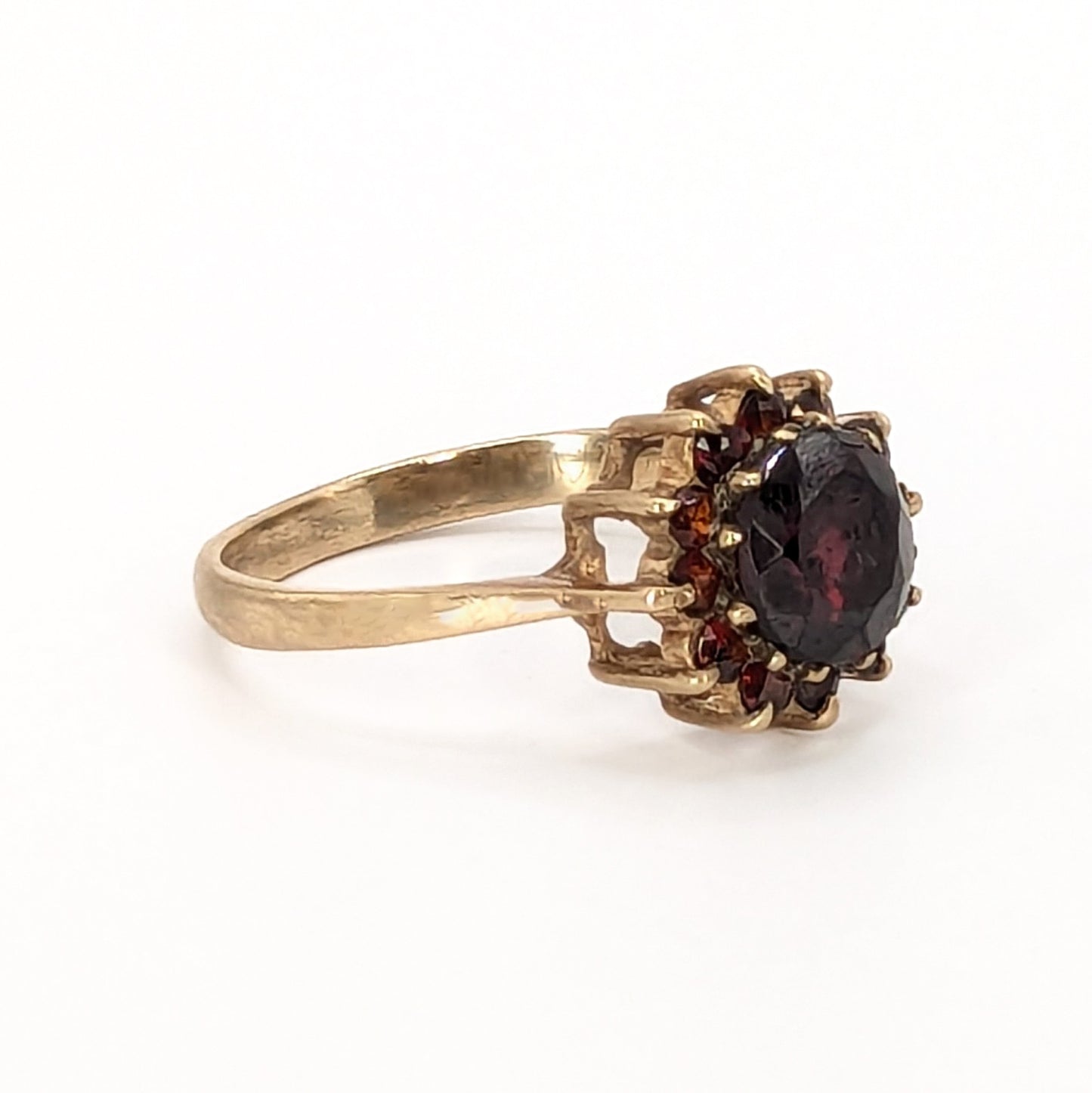 9ct Yellow Gold Garnet Set Ring Pre Loved