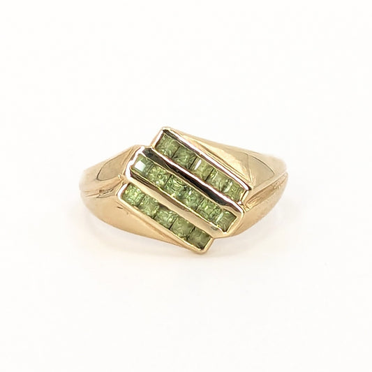 9ct Yellow Gold Green Stone Set Signet Ring Pre Loved