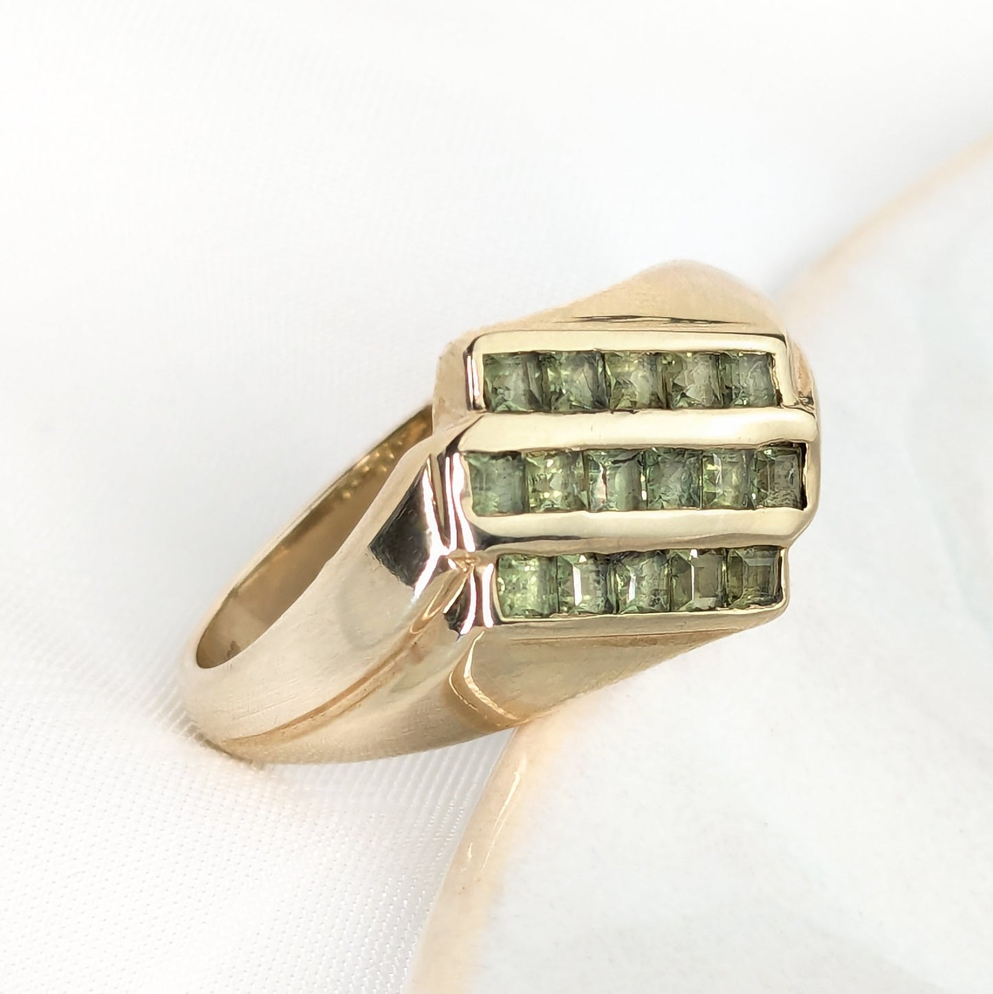 9ct Yellow Gold Green Stone Set Signet Ring Pre Loved