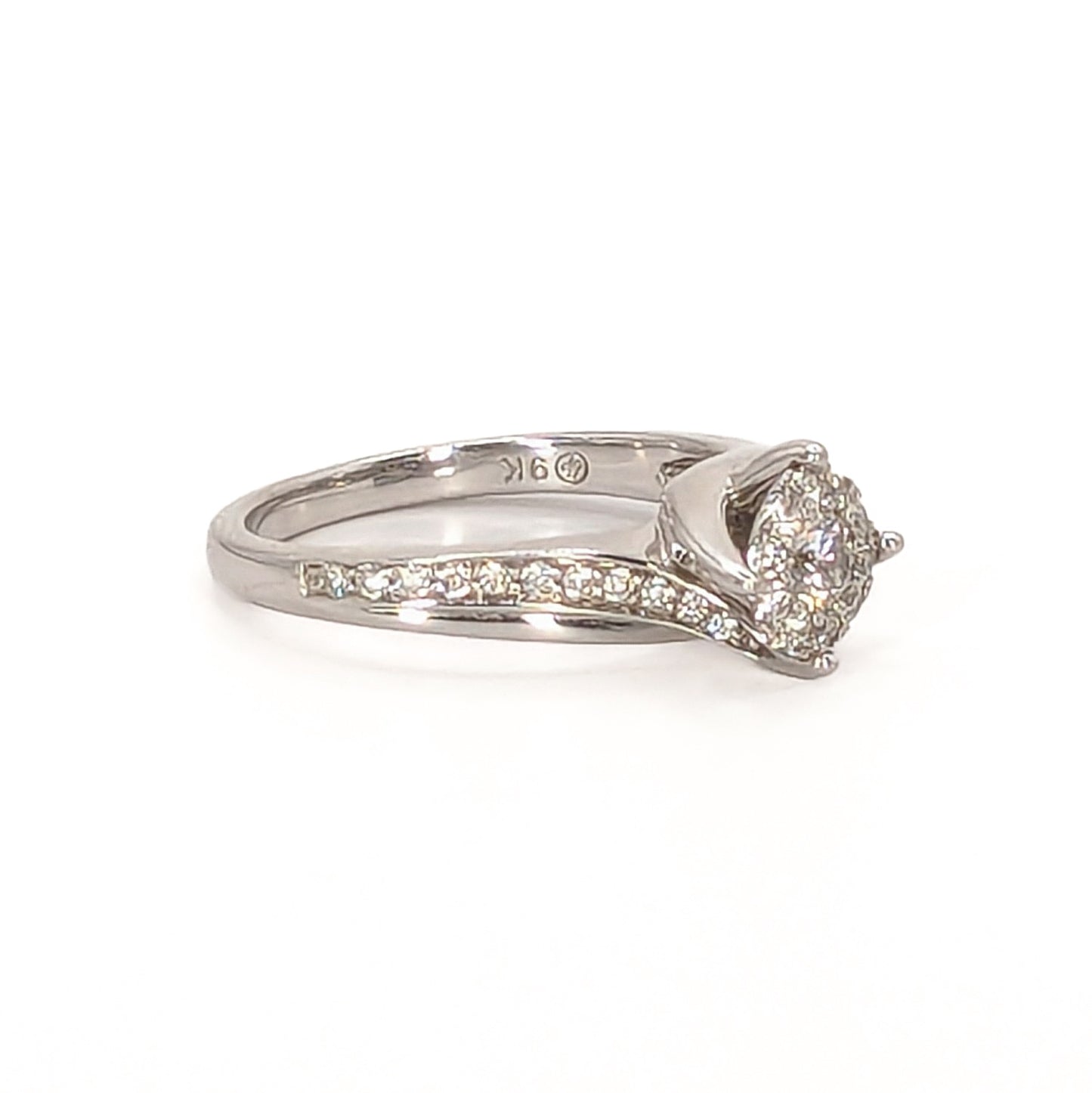 9ct White Gold Diamond Cluster Ring with Diamonds on Shoulders