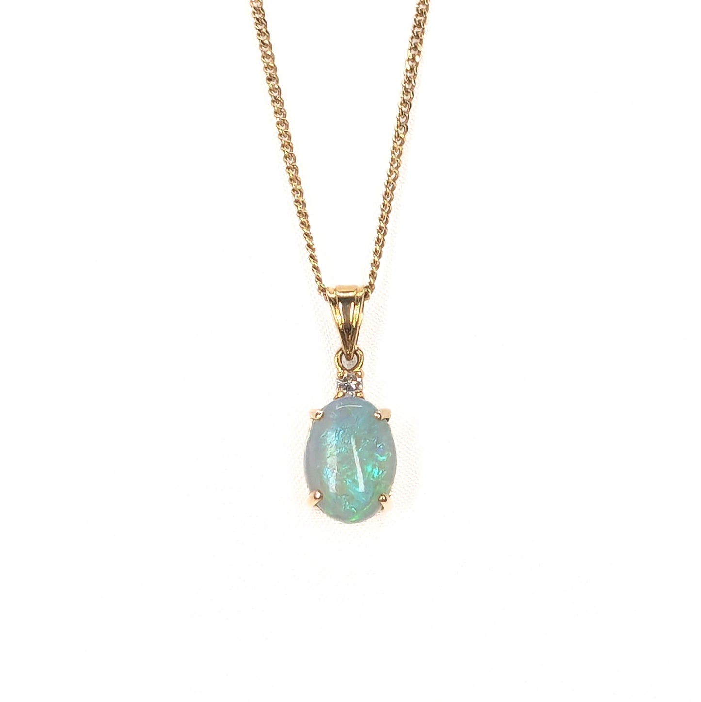 14ct Yellow Gold Oval Opal Pendant on Chain  Pre-Loved