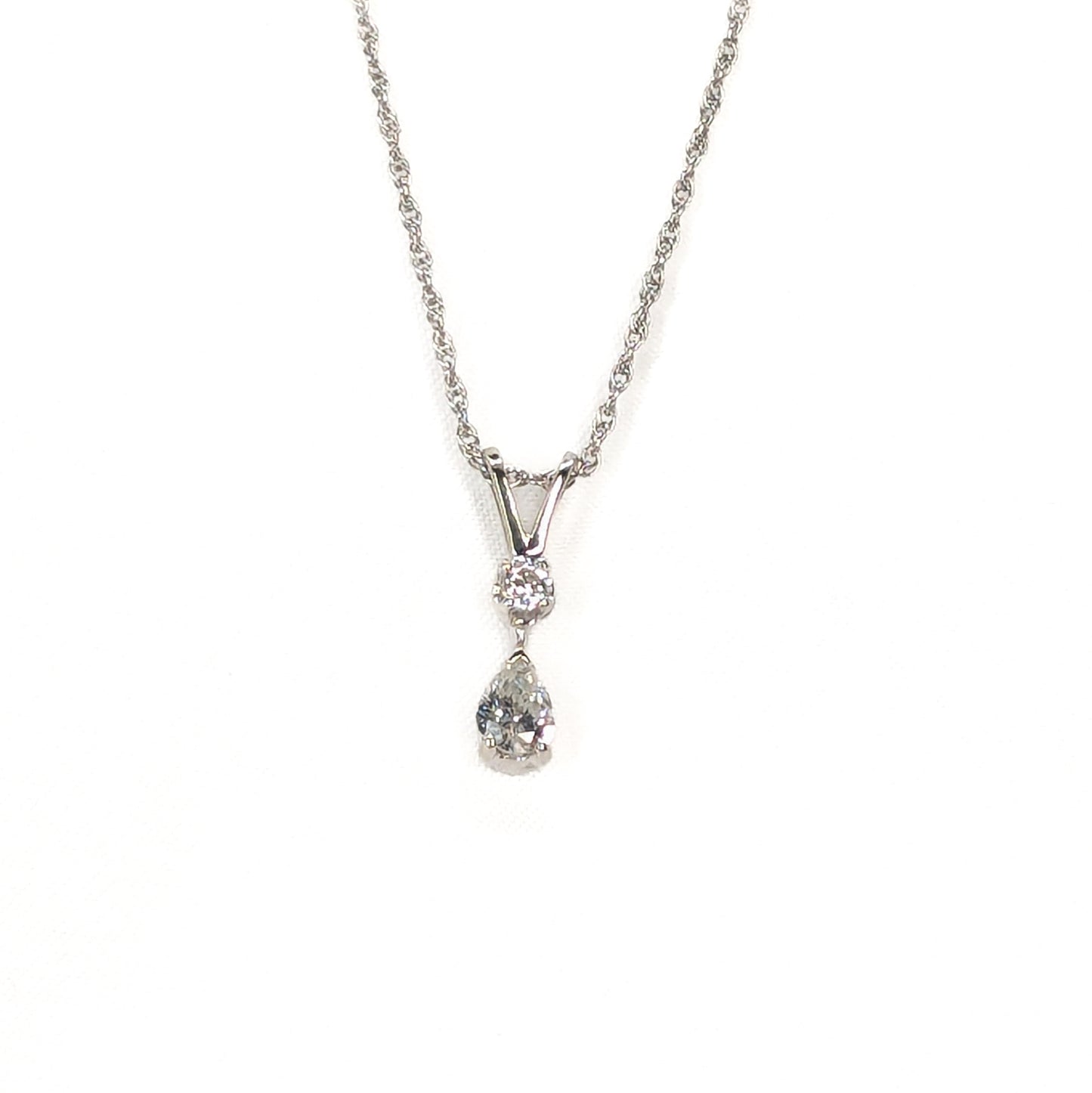 14ct White Gold Diamond Set Pendant on 15inch Chain Pre-Loved