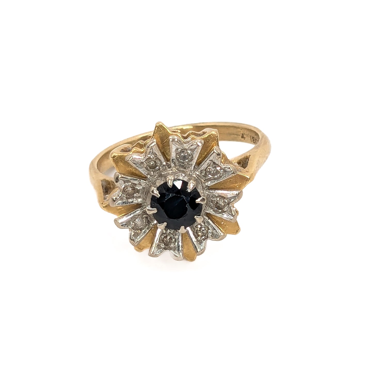 18ct Yellow Gold 1 Sapphire & 8 Diamond Ring - Pre-Loved Ref PLR37