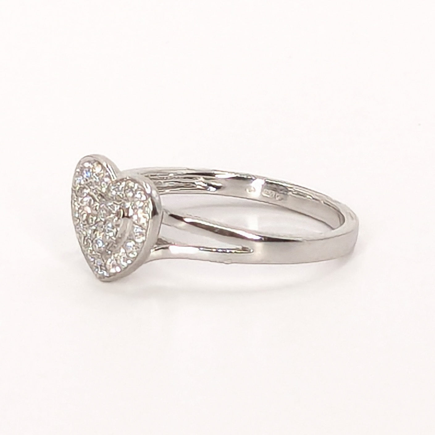 18ct White Gold diamond heart cluster ring