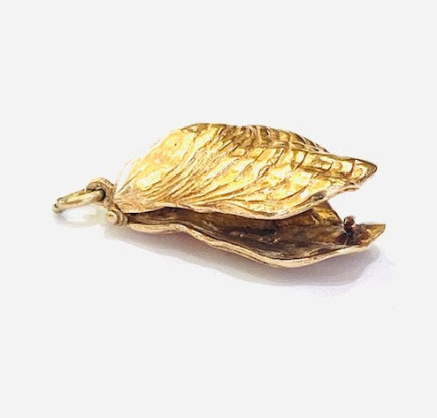 9ct Yellow Gold Clam Shell Charm Pendant Pre Loved