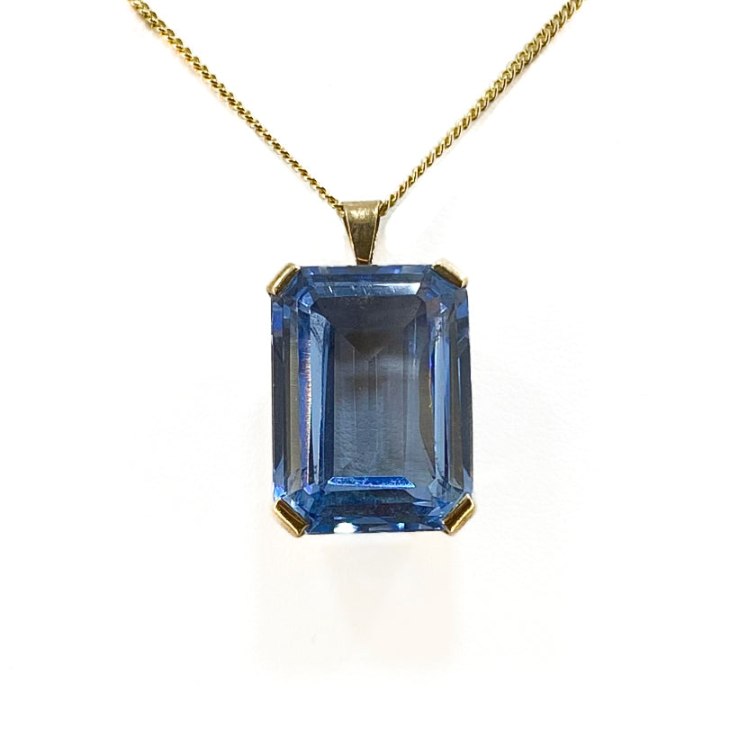 9ct Yellow Gold Blue Topaz Set Pendant Pre Loved