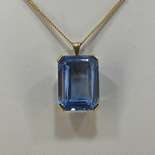 9ct Yellow Gold Blue Topaz Set Pendant