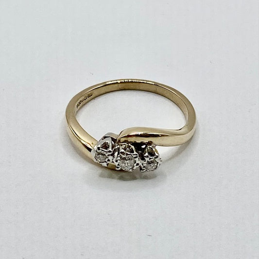 9ct Yellow Gold 3 Diamonds Ring Pre Loved