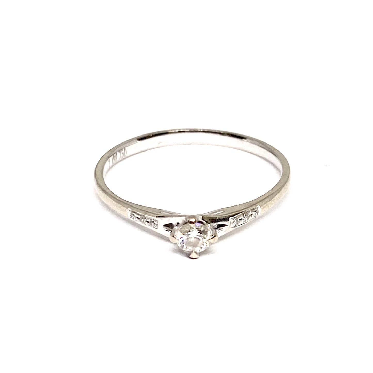 18ct White Gold Diamond Solitaire Pre-Loved Ring