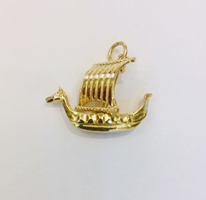 9ct yellow gold Viking ship charm pendant 3.9grms